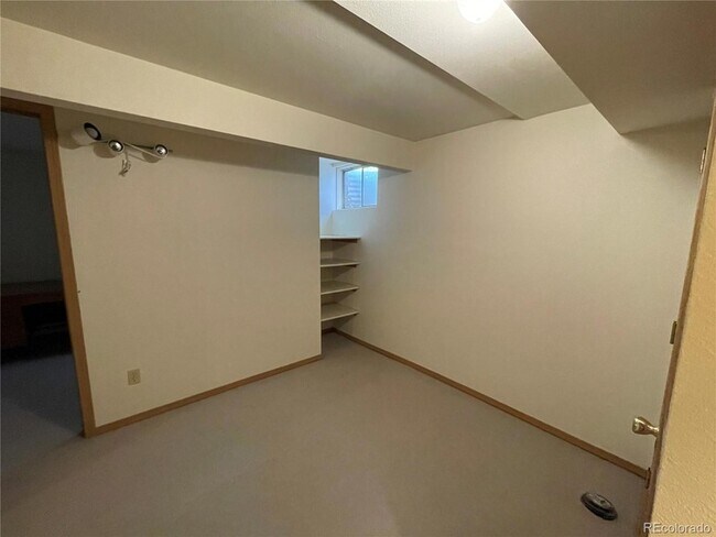 Building Photo - 6534 Zinnia St