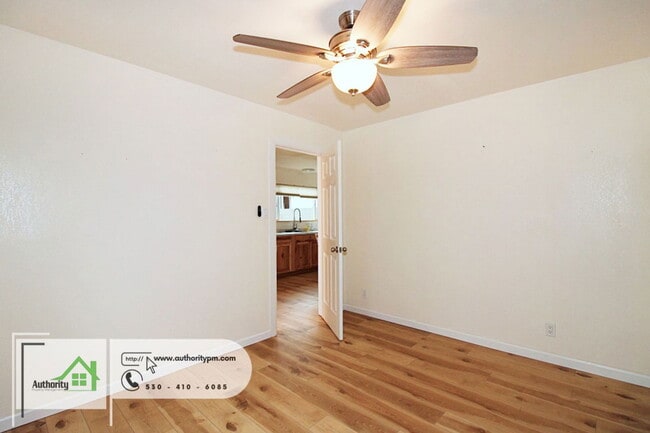 Building Photo - 864 Loma St