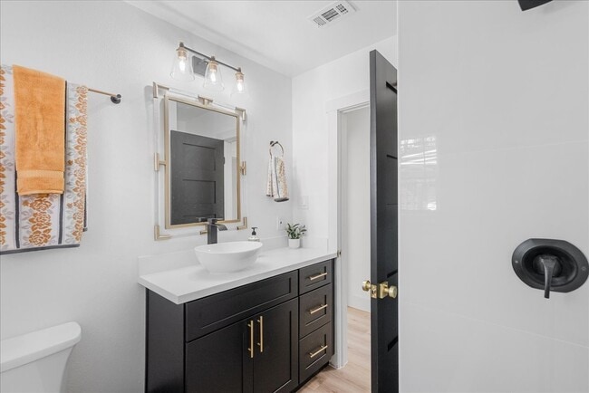 Building Photo - 5219 Cosby St