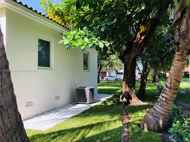 Building Photo - 630 Cardinal St