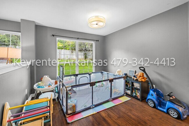 Building Photo - 2943 Setter St