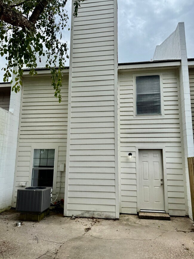 Building Photo - 127 E Pamela Dr