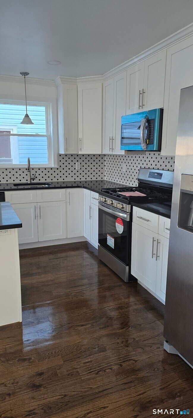 Building Photo - 99 Johnson St