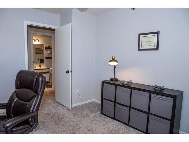 Building Photo - 2556 Lockwood Dr