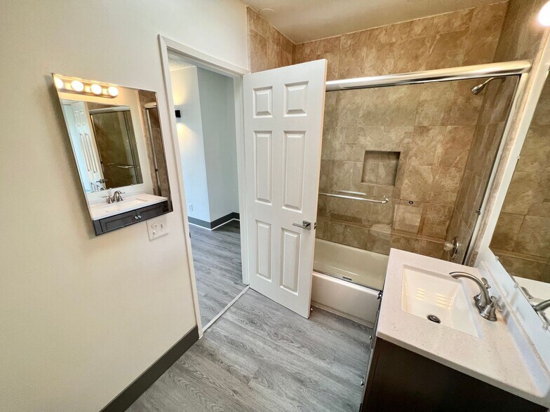 Building Photo - 3359 Mentone Ave