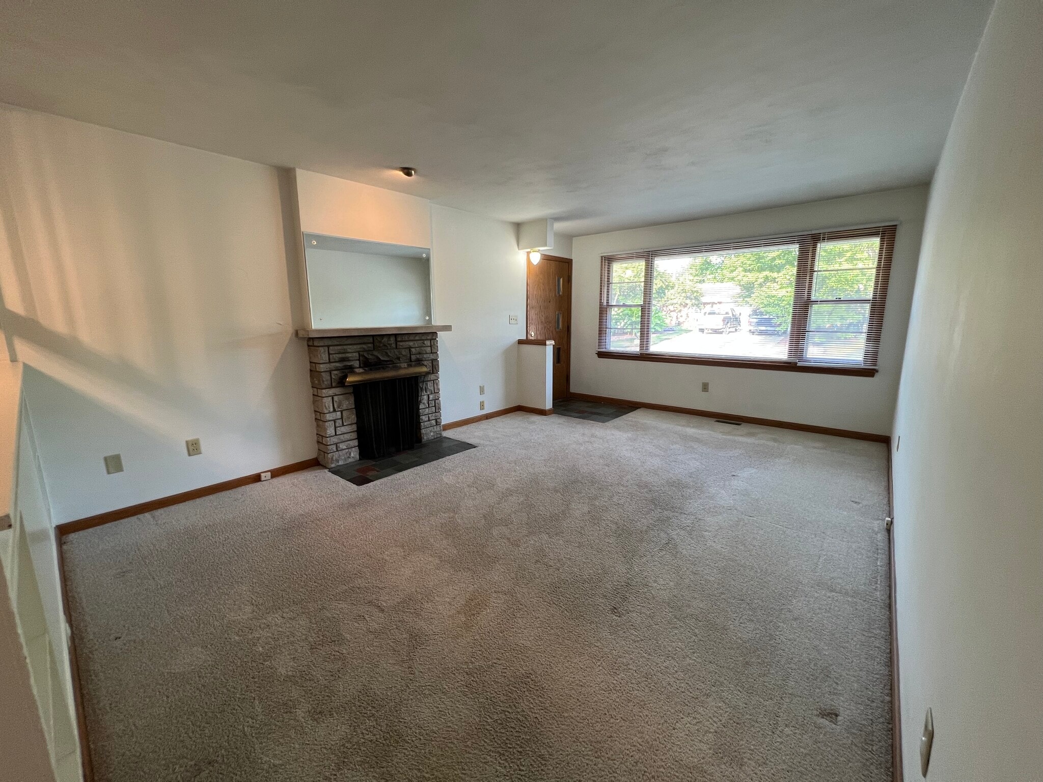 Building Photo - 2102 Pond St