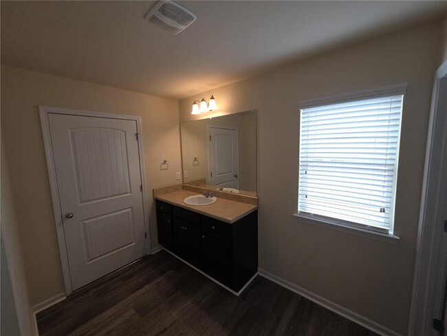 Building Photo - 326 Lauren Dr