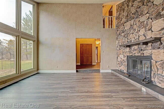 Building Photo - 5307 Metamora Rd