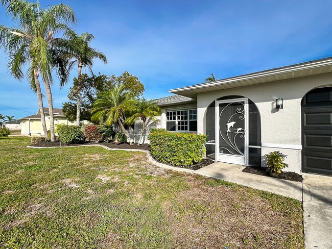 Building Photo - Cape Coral Pool Home with Canal!