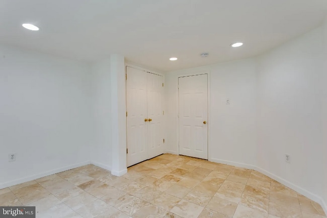 Building Photo - 301 Loureiro Ln