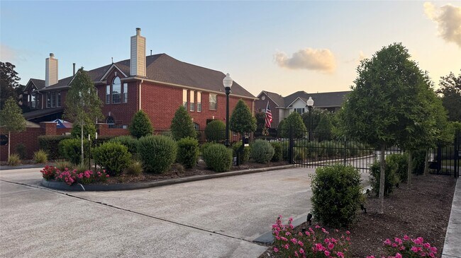 Building Photo - 1408 S Friendswood Dr