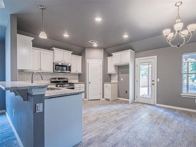 Building Photo - 409 Grove St