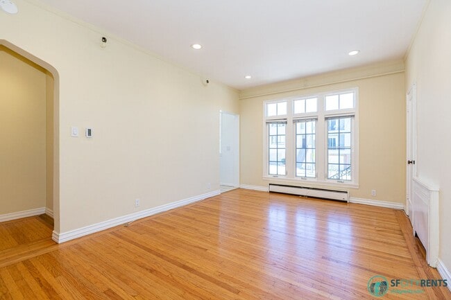 Building Photo - Lone Mountain: Bright Junior 1 Bed w/ Slee...