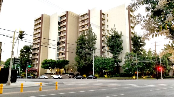 BUILDING - 321 S San Vicente Blvd