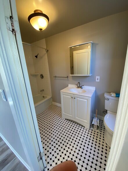 Building Photo - 1357 E Orange Grove Blvd