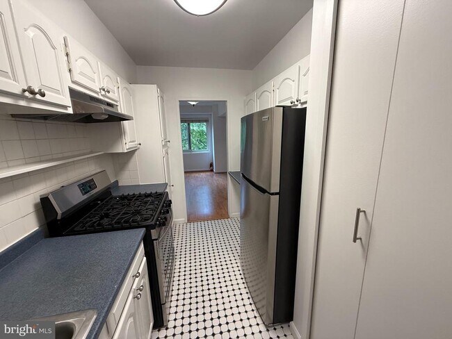 Building Photo - 4201 Cathedral Ave NW
