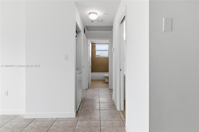 Building Photo - 529 NE 62nd St