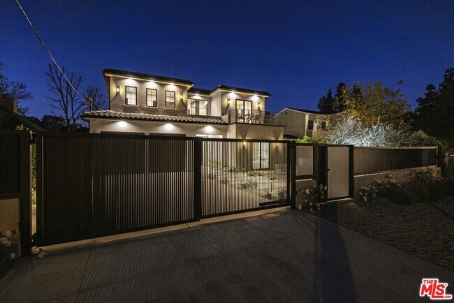 Building Photo - 14273 Greenleaf St