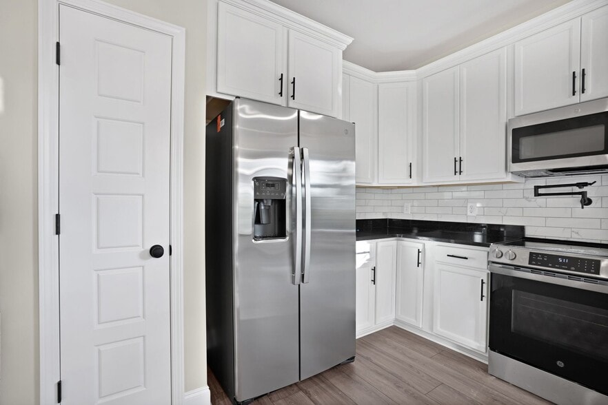 Building Photo - 502 N Halifax Ct