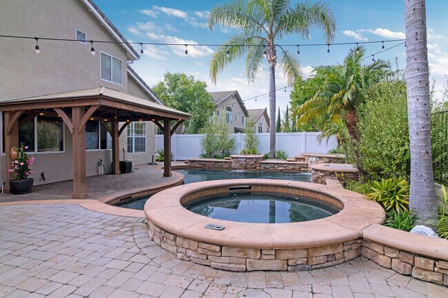 Building Photo - Forester Ranch Oasis!