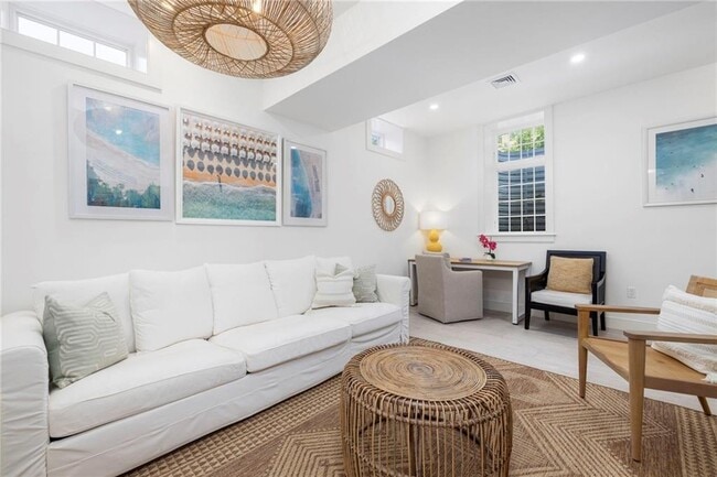 Building Photo - 36 William St