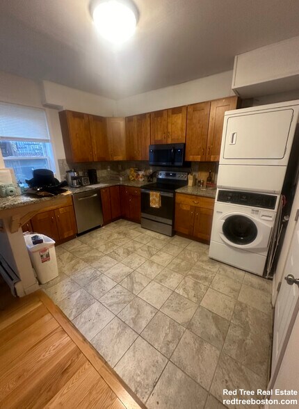 Primary Photo - 8 Bickford Ave