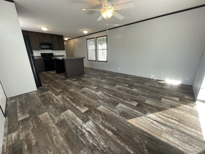 Building Photo - 15978 Villaire Ave