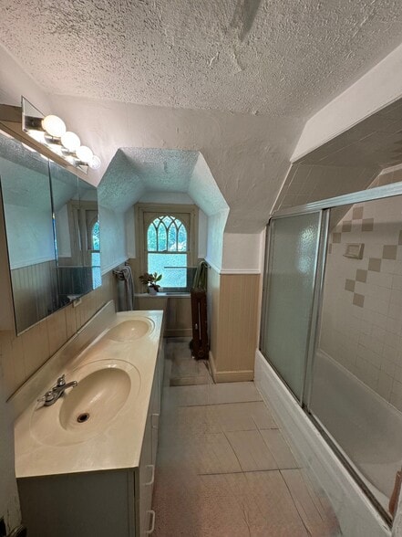 Master Bath - 5601 Wilkins Ave