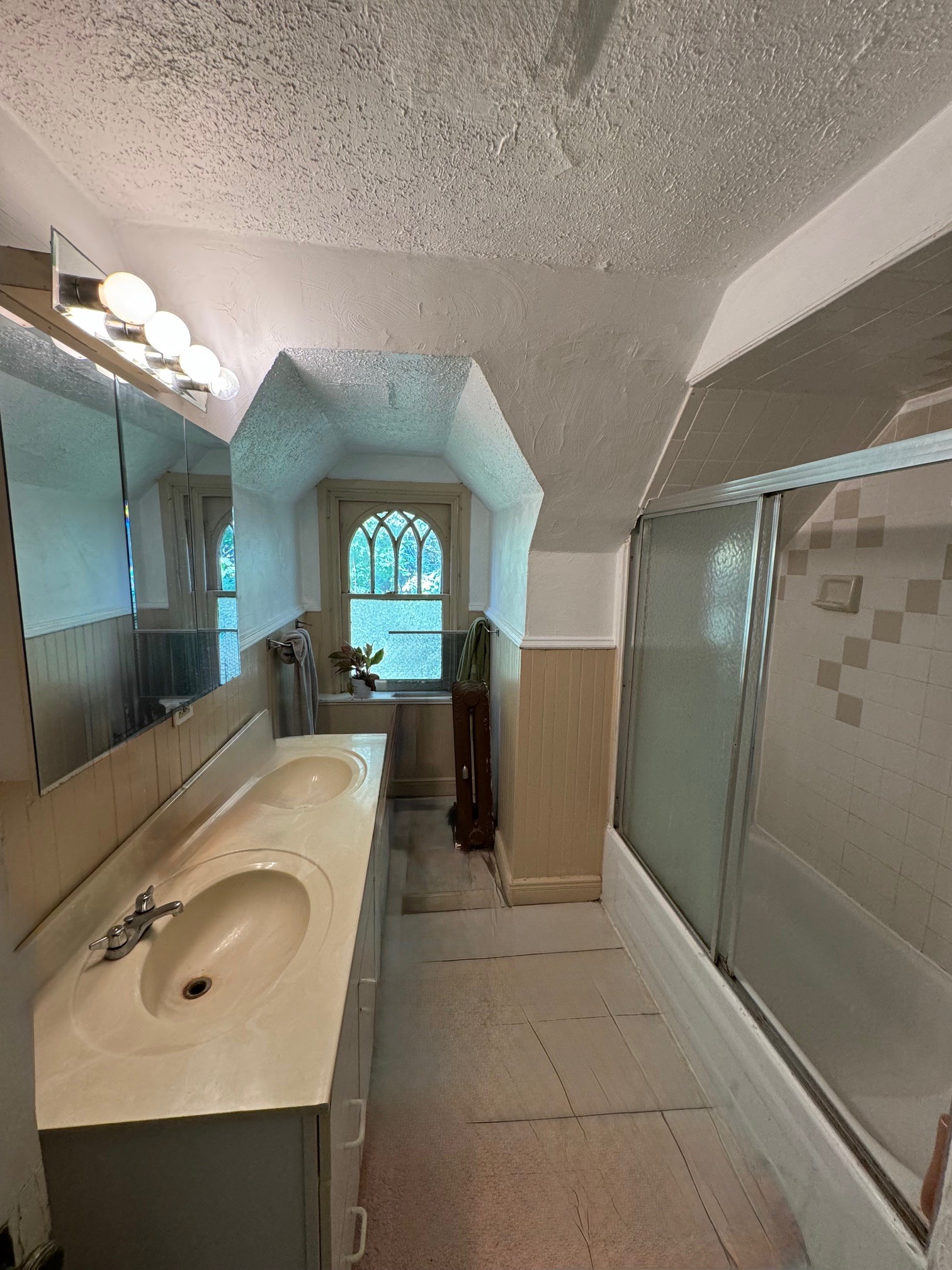 Master Bath - 5601 Wilkins Ave