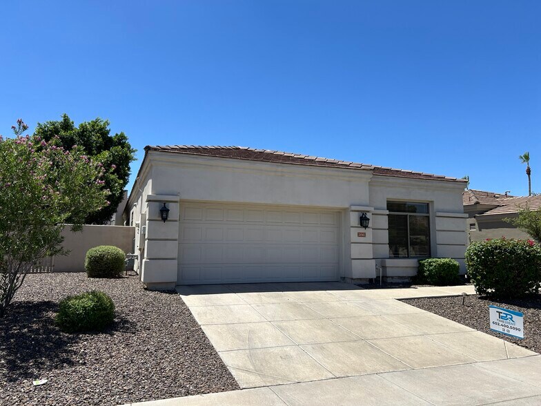 Building Photo - 2041 E Fawn Dr