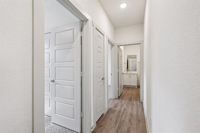 Building Photo - 523 Millbrook Blvd