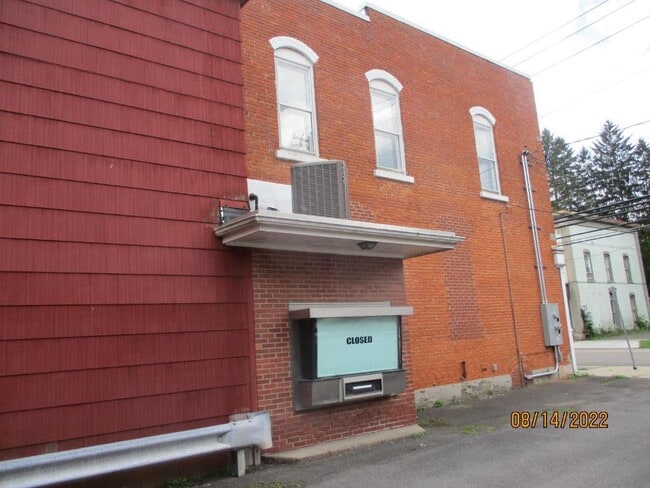 Building Photo - 126 Main St