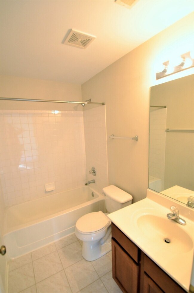 Building Photo - 2843 Rutland Cir