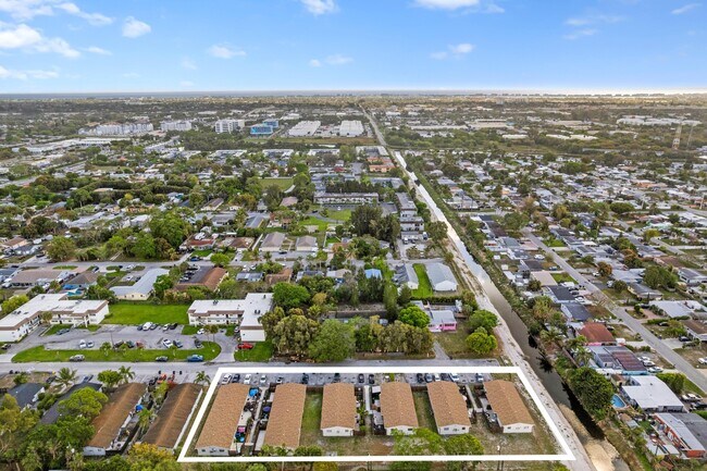 Building Photo - 3455 Hi St