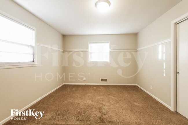 Building Photo - 336 Wayside Dr