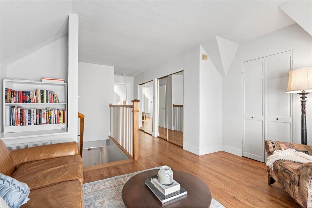 Building Photo - Room in Apartment on Lakeshore Dr