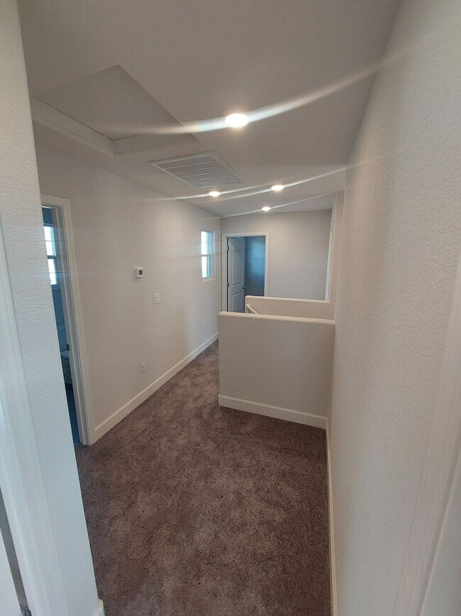Building Photo - 755 Crimson Cir