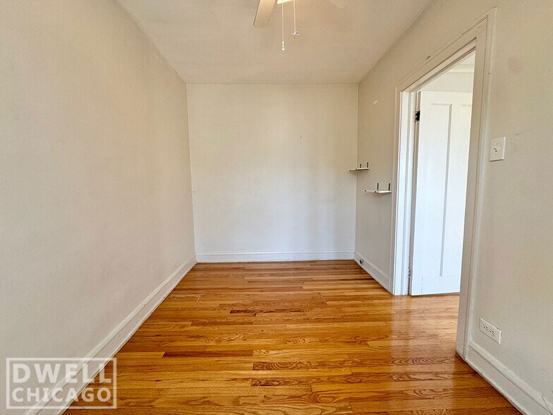 Building Photo - 4208 N Clark St