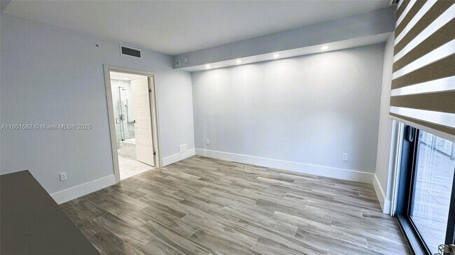 Building Photo - 801 S Miami Ave