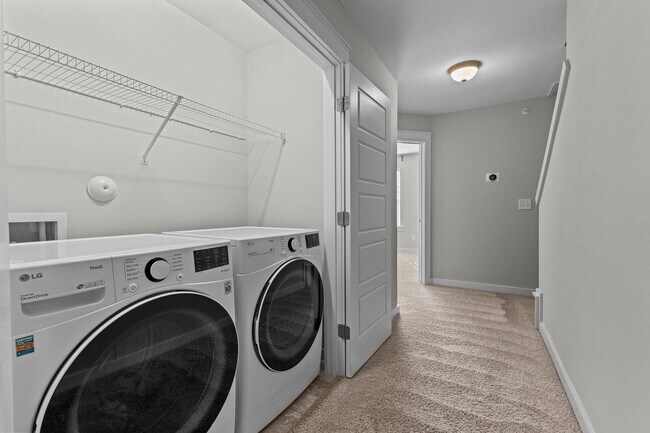 Building Photo - Gorgeous Townhome in N. Raleigh, Top Amenities & Finishes, Community Pool, Pet Friendly!