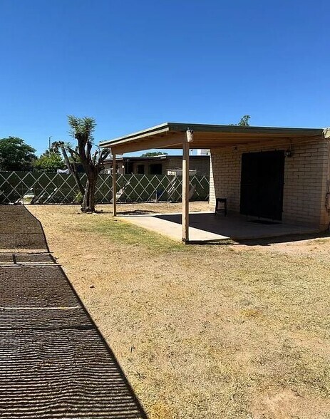 Building Photo - 6027 S Lostan Ave