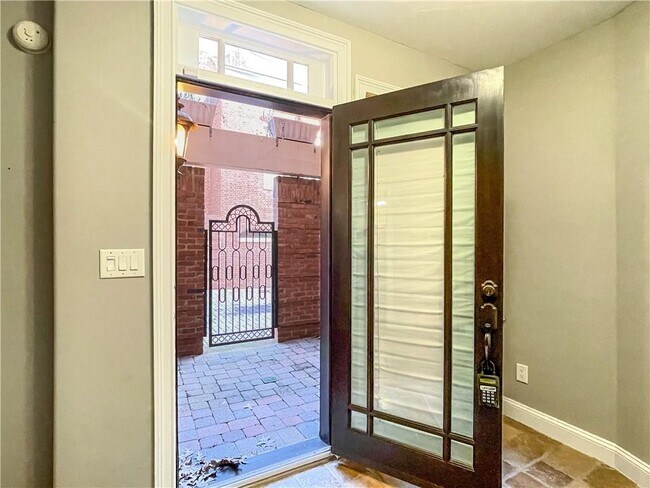 Building Photo - 4 Prichard Way NE