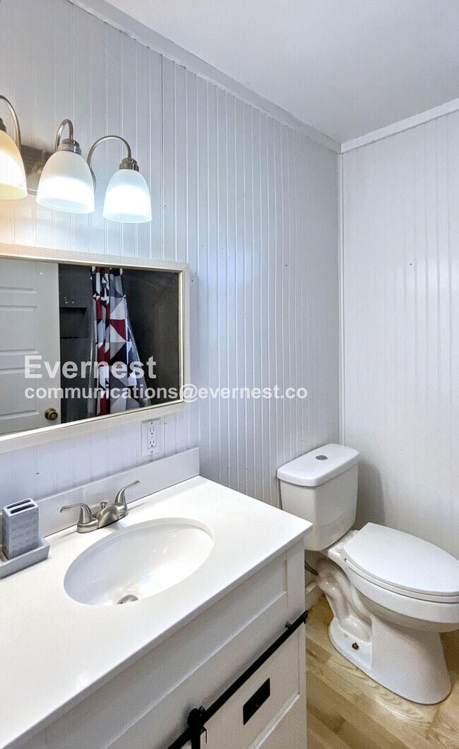 Building Photo - 2 Bed/1.5 Bath Townhome with Fenced Yard / Pet-Friendly / Available Now!