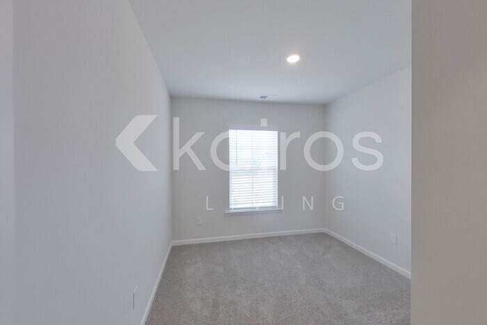 Building Photo - 2529 Banyan Cir