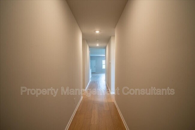 Building Photo - 22845 Dashwood Ln