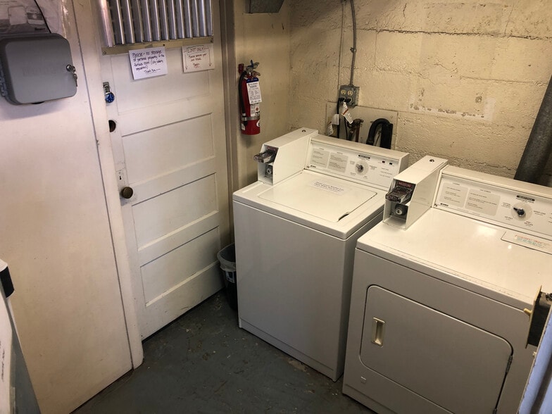 Building Photo - 516 S Sherman St