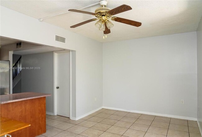 Building Photo - 3 bedroom in North Miami FL 33161