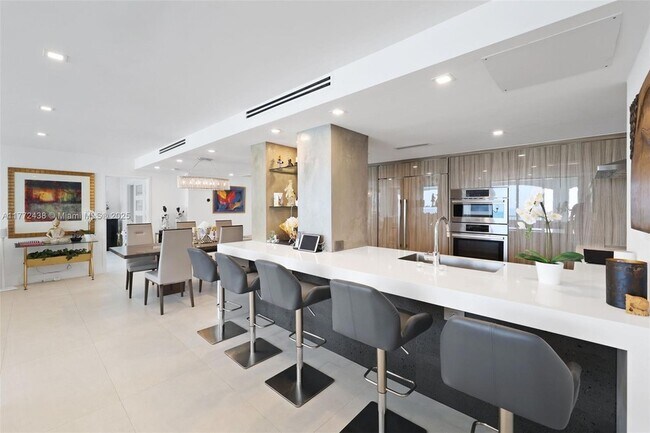 Building Photo - 5401 Collins Ave