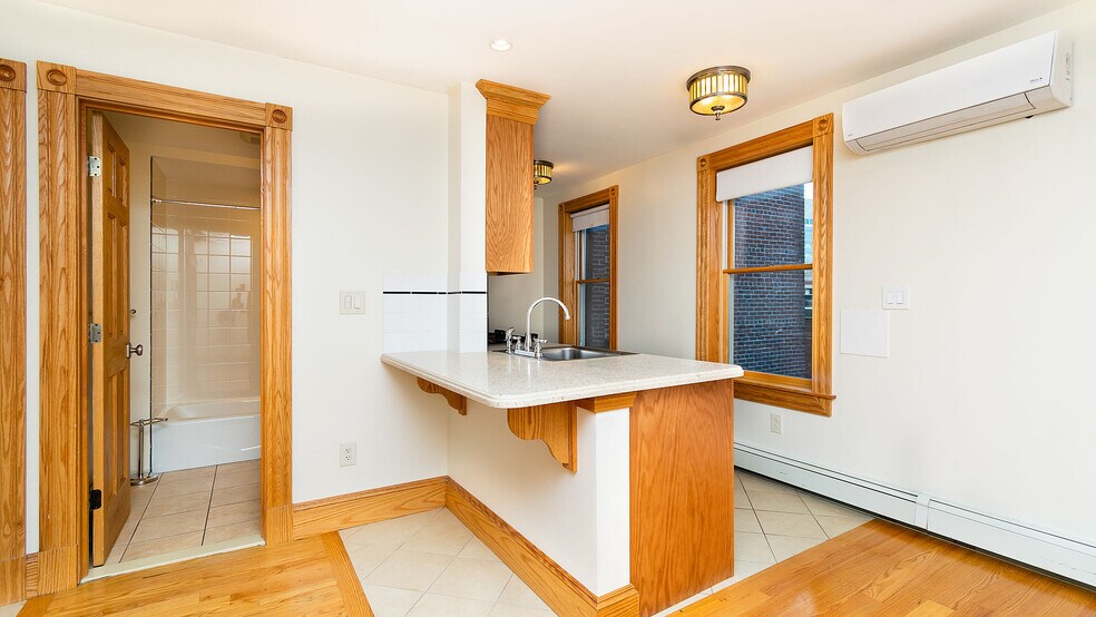 Building Photo - 29 Phillips St