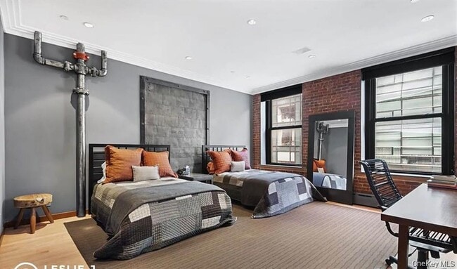 Building Photo - 500 Greenwich St